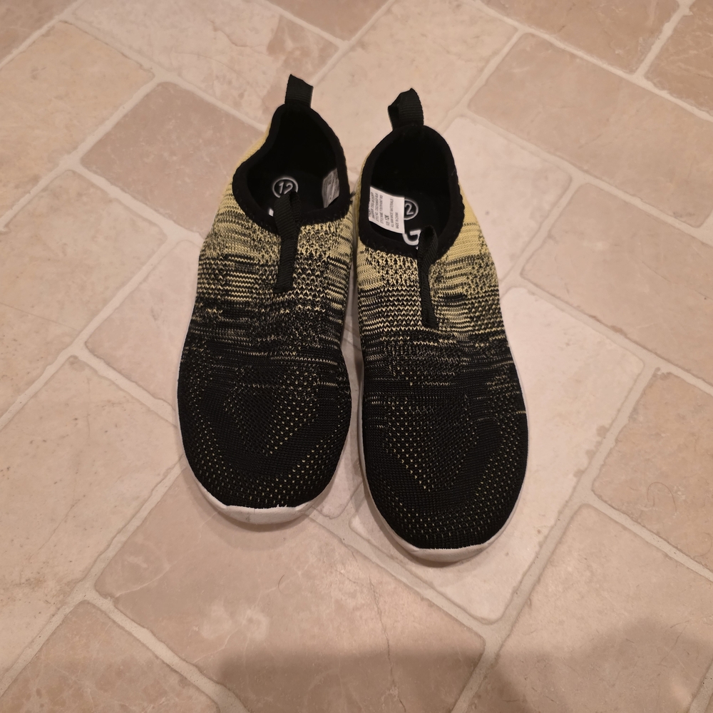 DSG Dick's Sporting Kids Black and Yellow Slip-On Water Shoes 12K